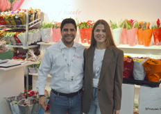 Een internationale standbemanning bij TiSento: Daniel Velasquesz, die mede-veratnwoordelijk is voor de inkoop vanuit Zuid-Amerika, en Raimonda Prole, die de verkoop op Oost Europa voor haar rekening neemt.